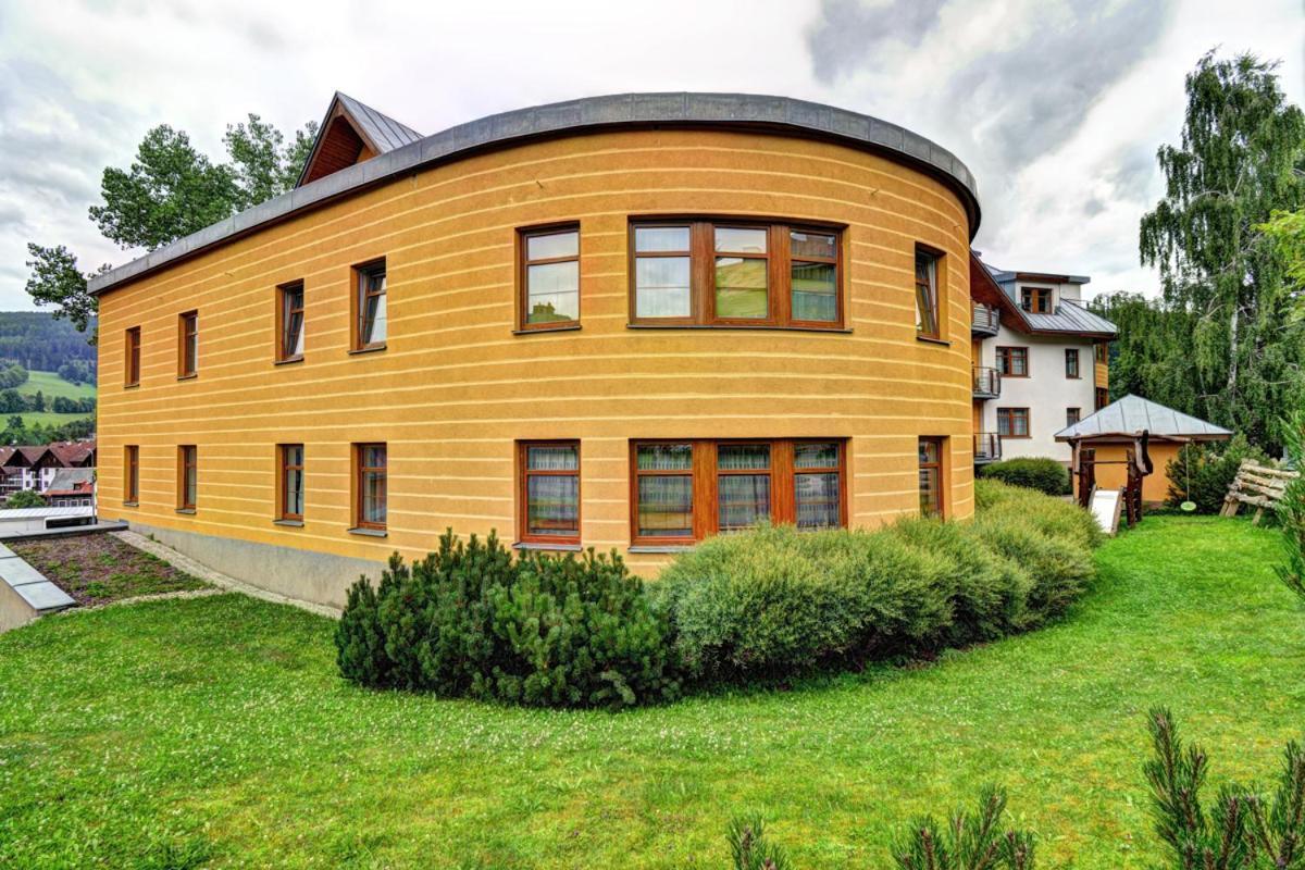 Apartman Modra Hvezda Рокитнице над Ийзероу Екстериор снимка